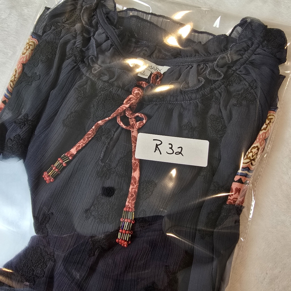 John Mark Split Neck Tunic Embroidered Sleeves Navy Size Large - Picture 13 of 13